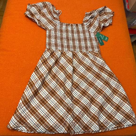 Check brown and white smocked puff sleeve square neck peasant dress NWT - Picture 3 of 14
